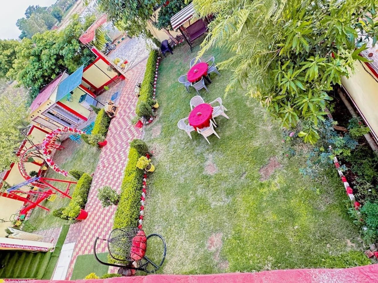 Bundeli Farm Resort & Banquet 오르차 외부 사진