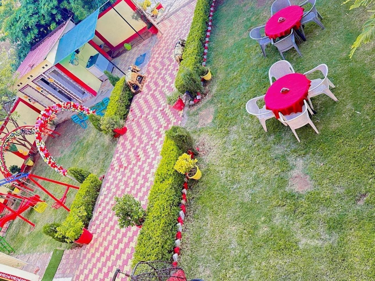 Bundeli Farm Resort & Banquet 오르차 외부 사진