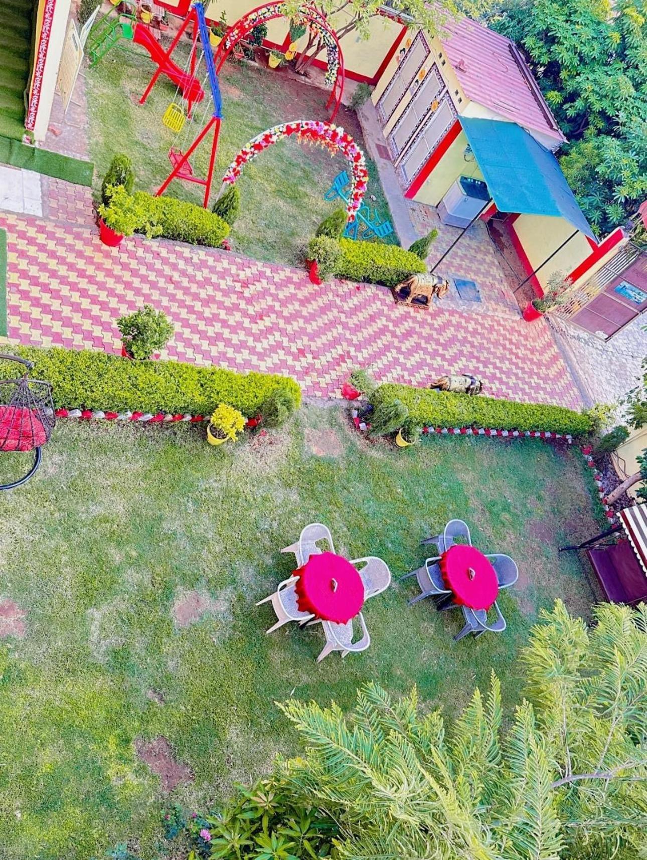 Bundeli Farm Resort & Banquet 오르차 외부 사진