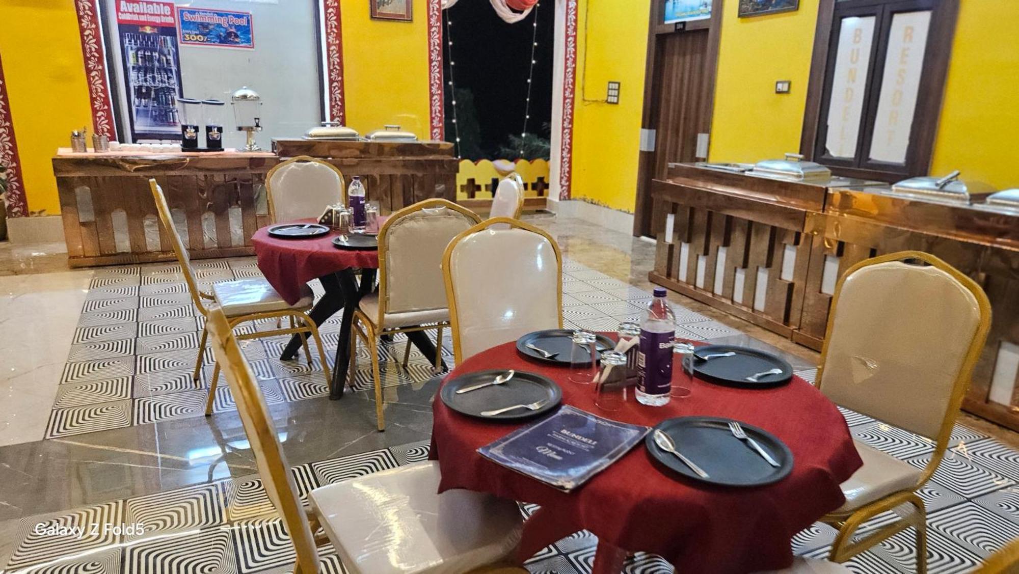 Bundeli Farm Resort & Banquet 오르차 외부 사진